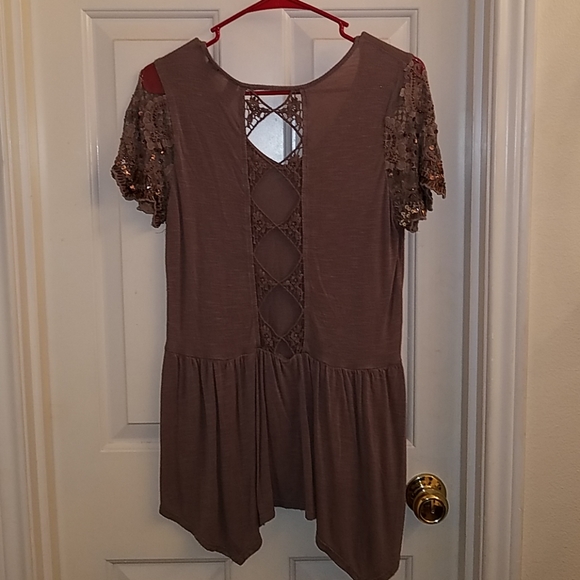 Top - Picture 3 of 3